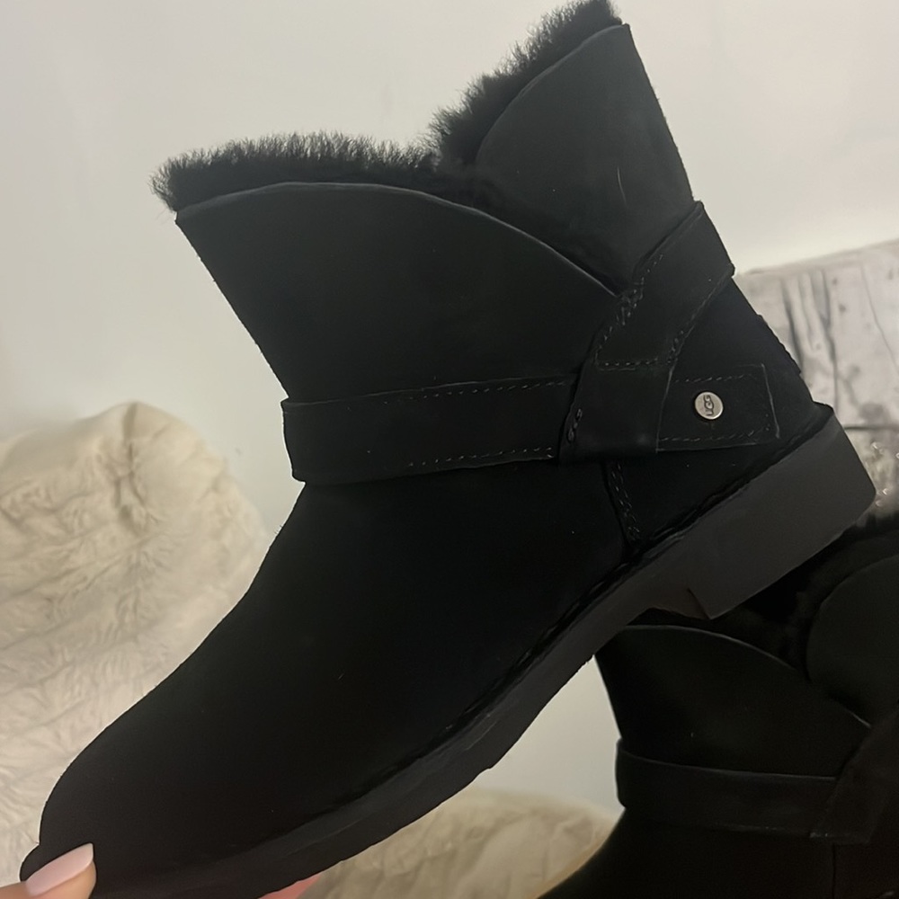 UGG Zariyah Ankle Boot